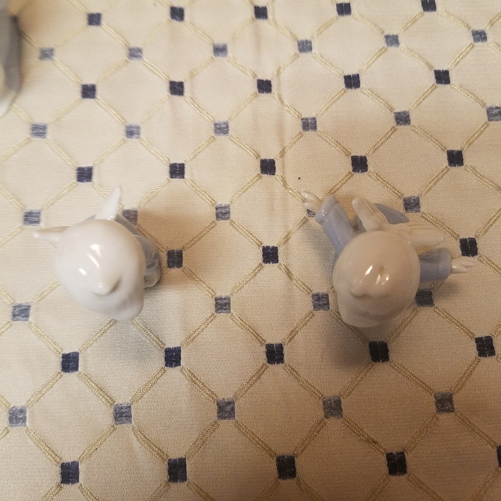 EUC Blue/White Porcelain Mother/Child & Angels - Picture 7 of 7